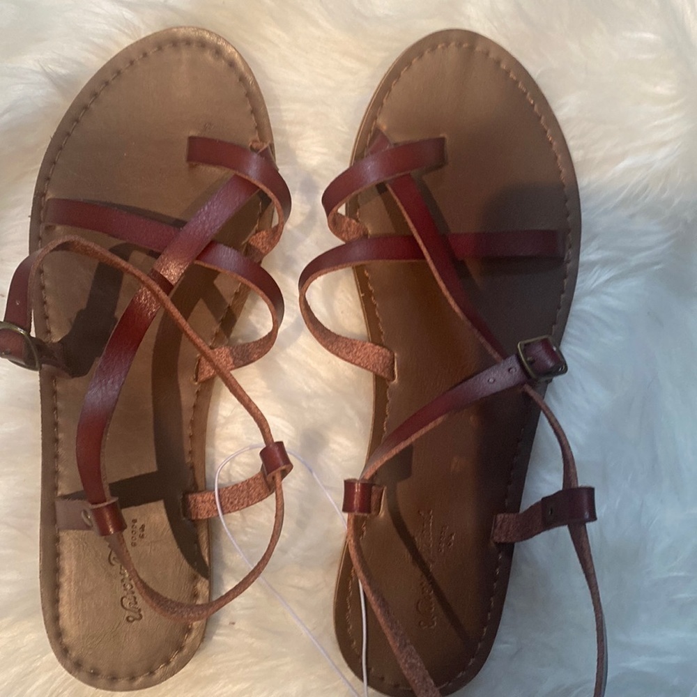 Universal thread size 6 1/2 sandal NEW